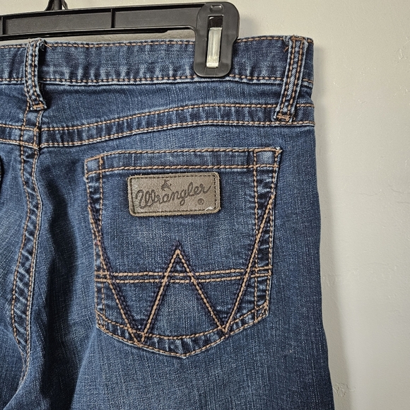 Wrangler Women's 32x32 Dark Wash Denim Blue Jeans Bootcut Tan Stitching Western - Picture 8 of 9